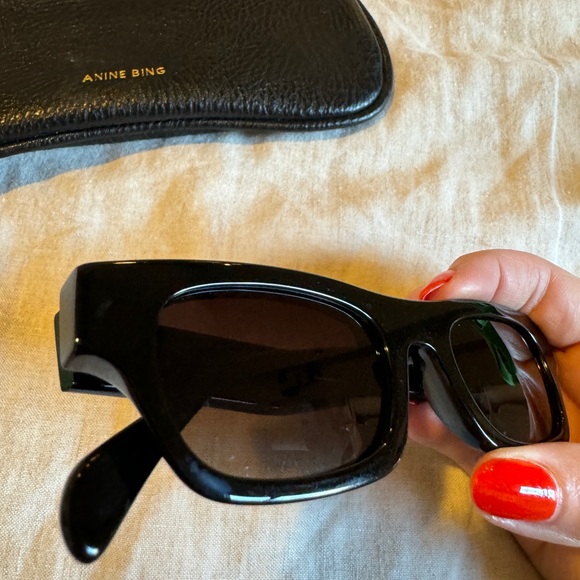 *SPRING CLOSET SALE* Anine Bing Otis Sunglasses - Picture 5 of 8